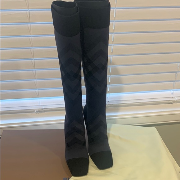 Burberry Black and Gray Patterned Boots - Picture 9 of 15